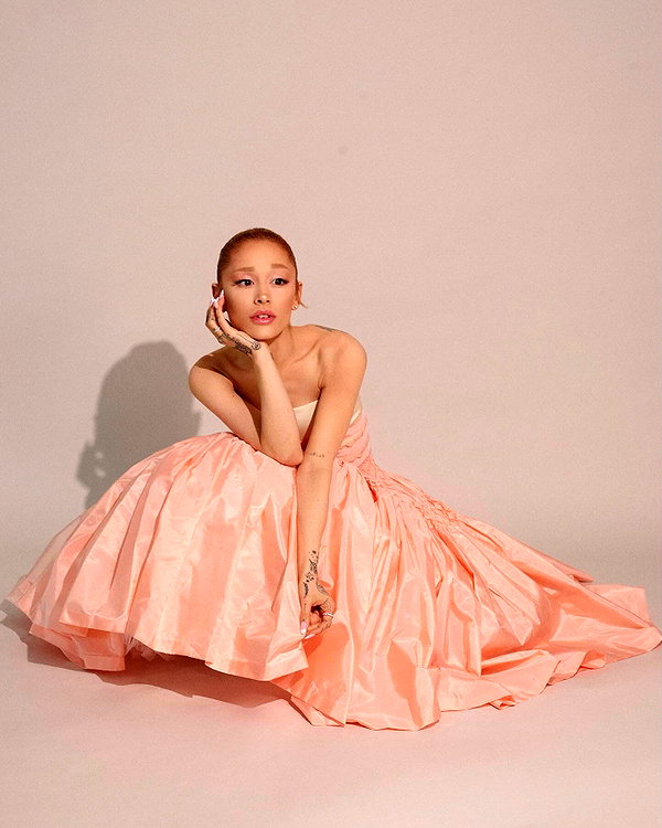 arianagrande instagram image archive image