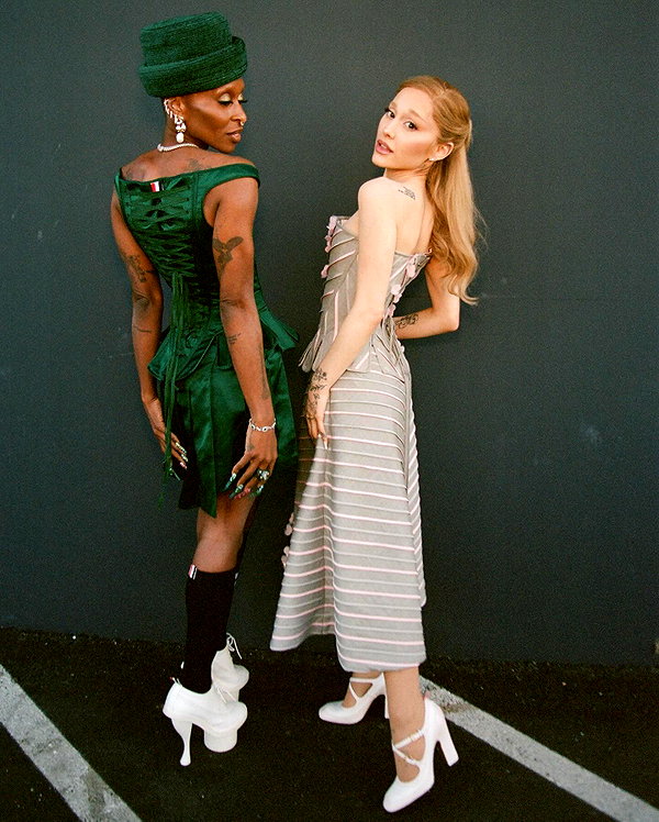 arianagrande instagram image archive image