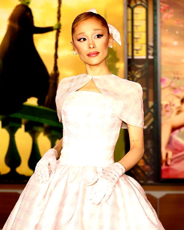 arianagrande instagram image archive image