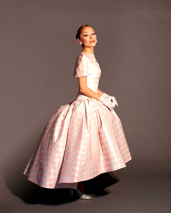 arianagrande instagram image archive image
