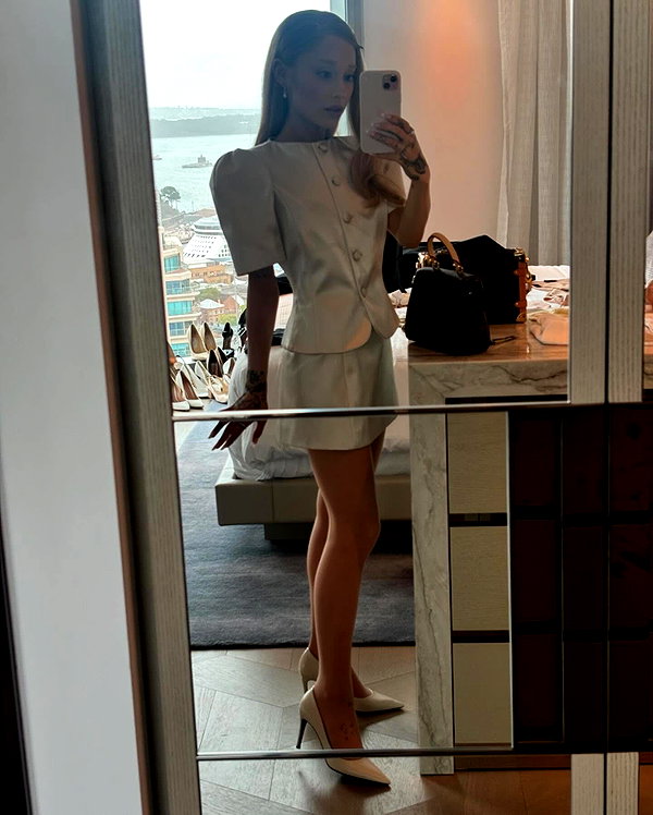 arianagrande instagram image archive image