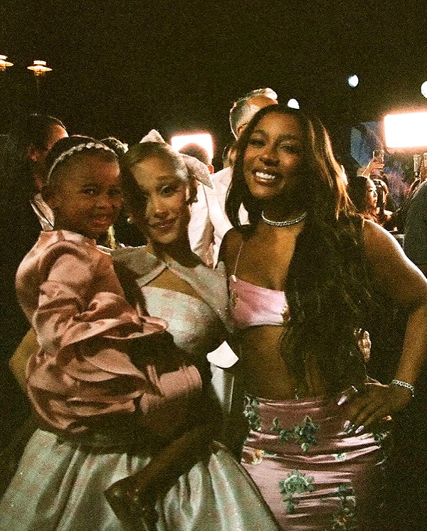 arianagrande instagram image archive image
