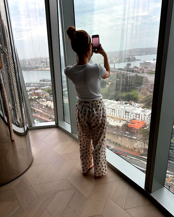 arianagrande instagram image archive image