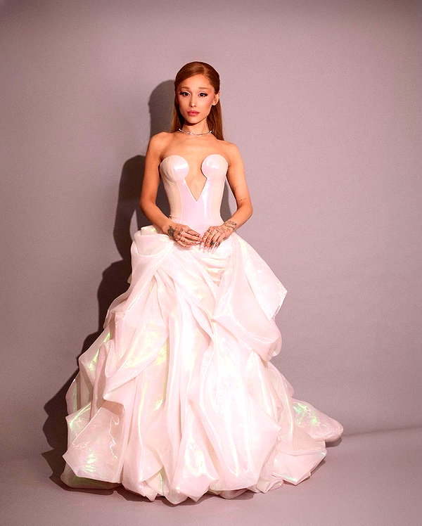 arianagrande instagram image archive image