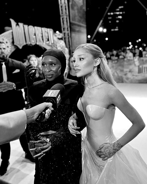 arianagrande instagram image archive image