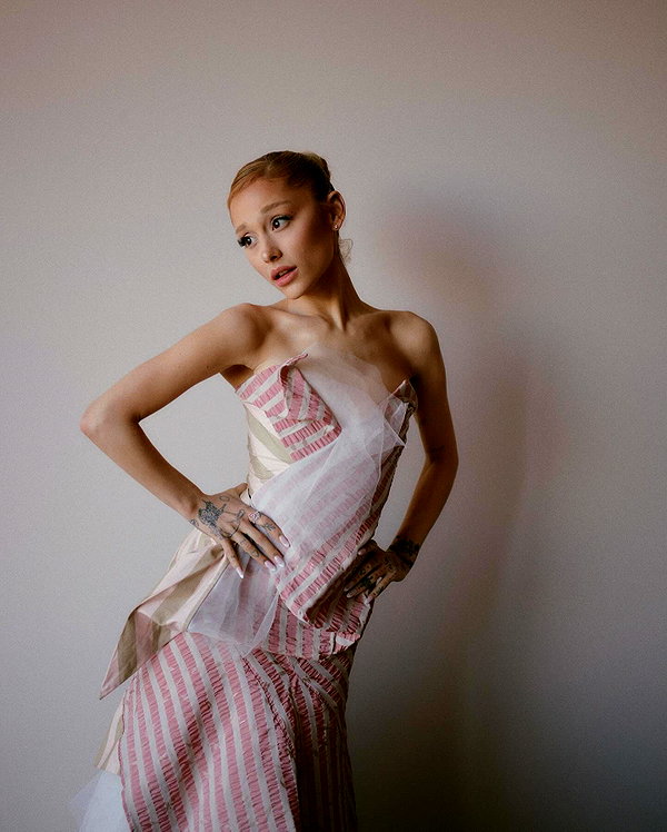 arianagrande instagram image archive image