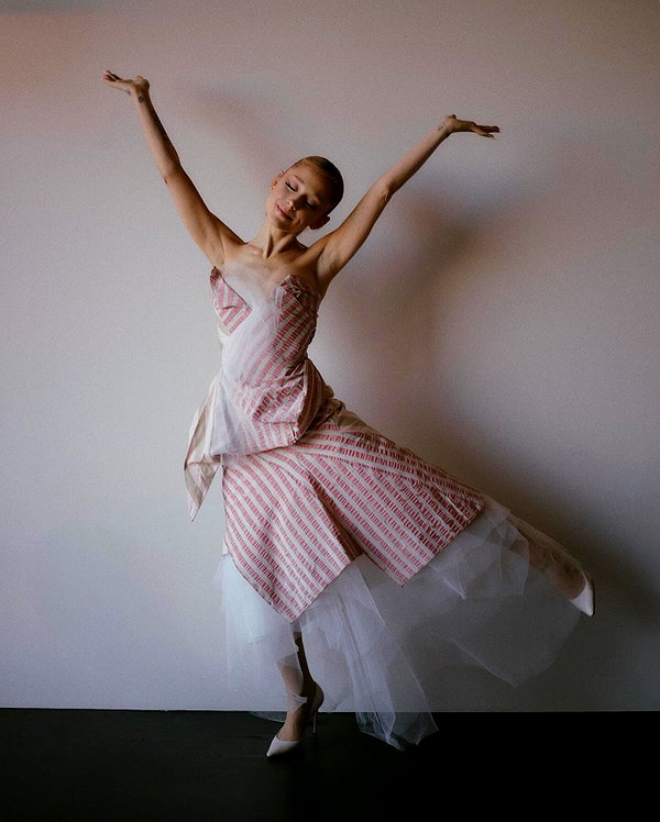 arianagrande instagram image archive image