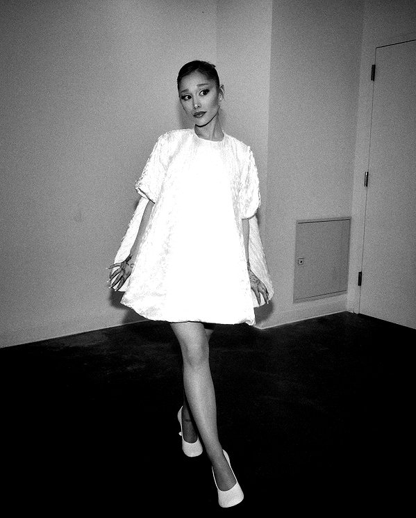 arianagrande instagram image archive image