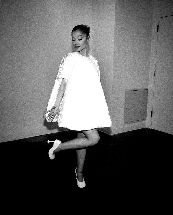 arianagrande instagram image archive image
