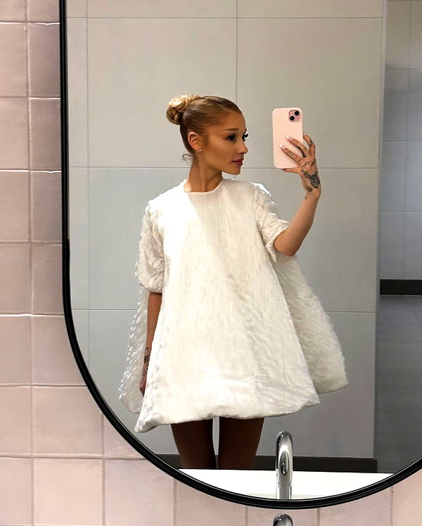 arianagrande instagram image archive image