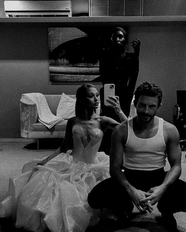 arianagrande instagram image archive image