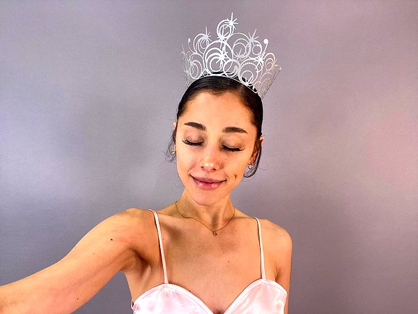 arianagrande instagram image archive image