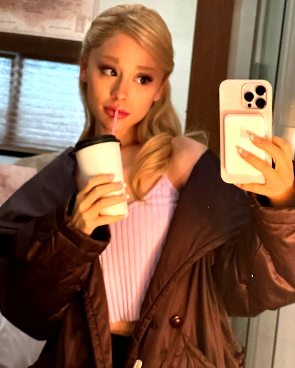 arianagrande instagram image archive image