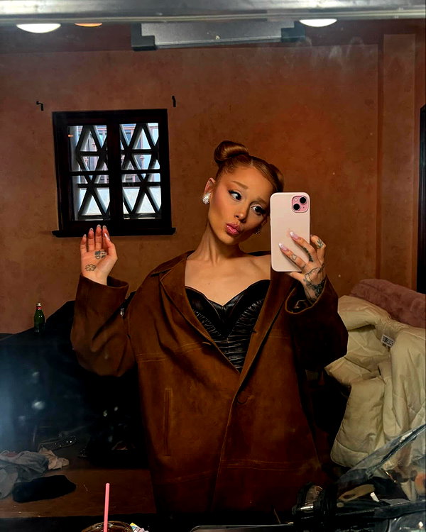 arianagrande instagram image archive image