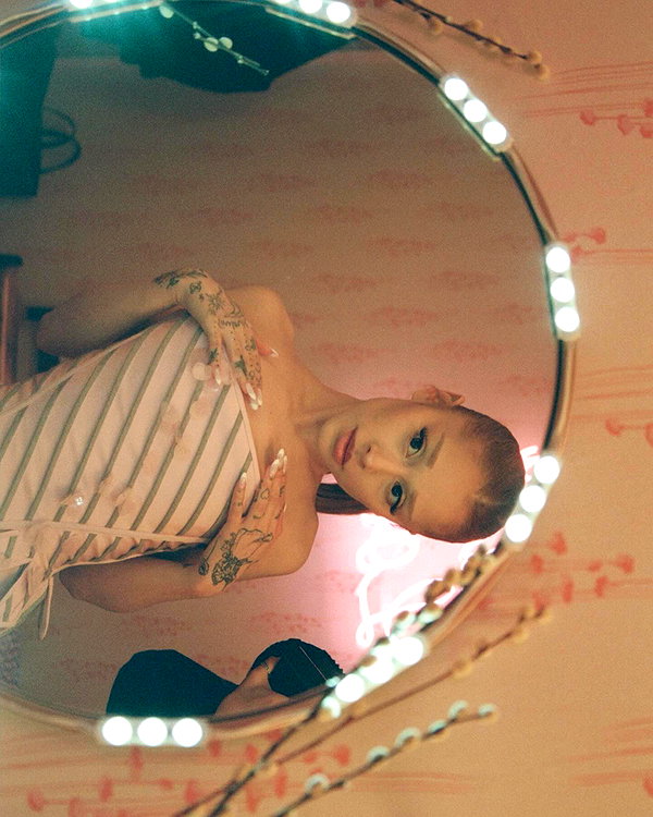 arianagrande instagram image archive image