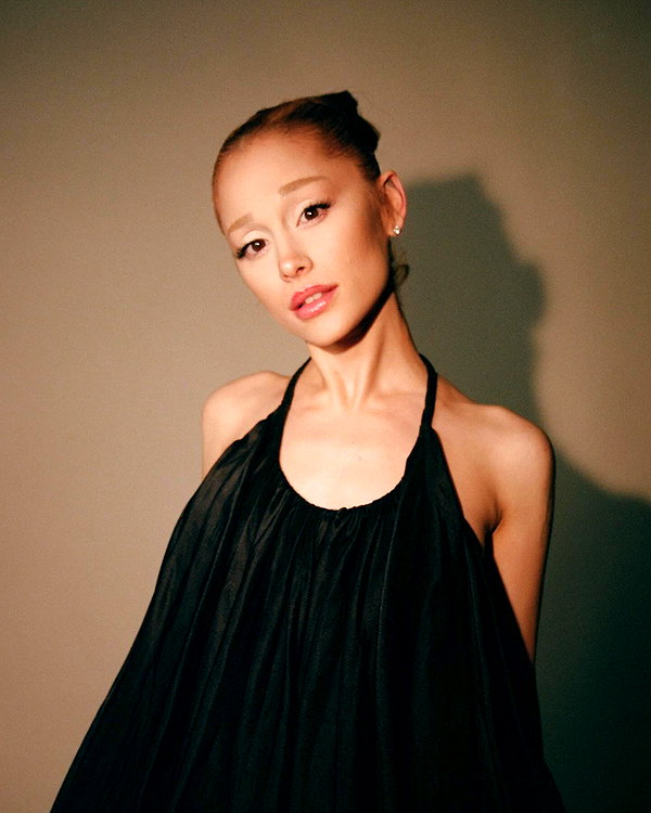 arianagrande instagram image archive image