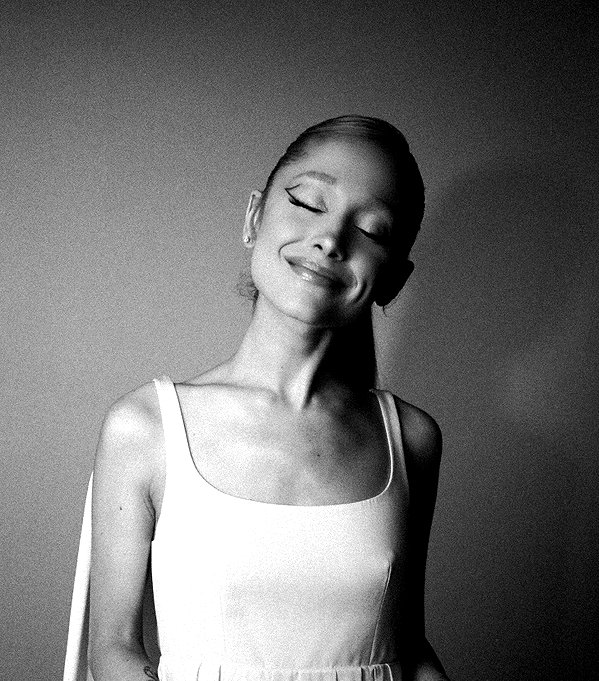 arianagrande instagram image archive image