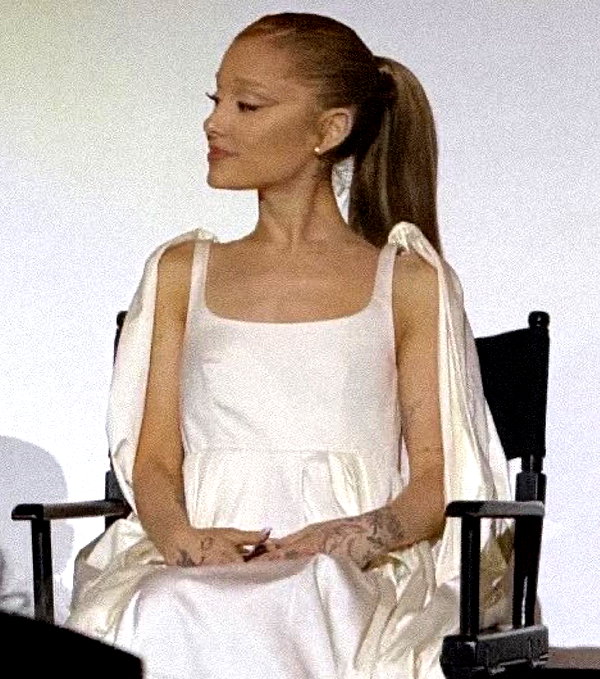 arianagrande instagram image archive image
