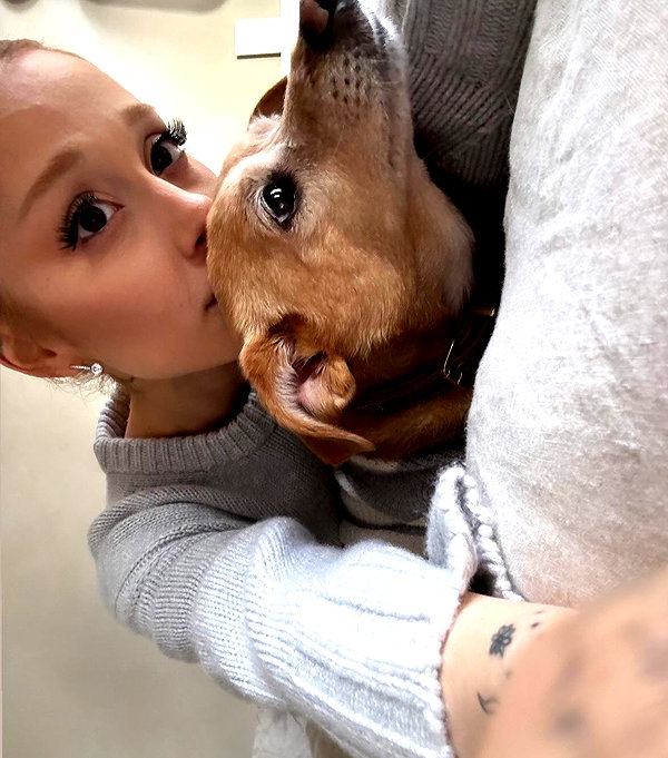 arianagrande instagram image archive image