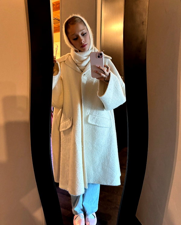 arianagrande instagram image archive image