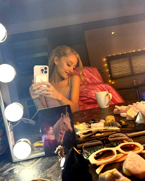 arianagrande instagram image archive image