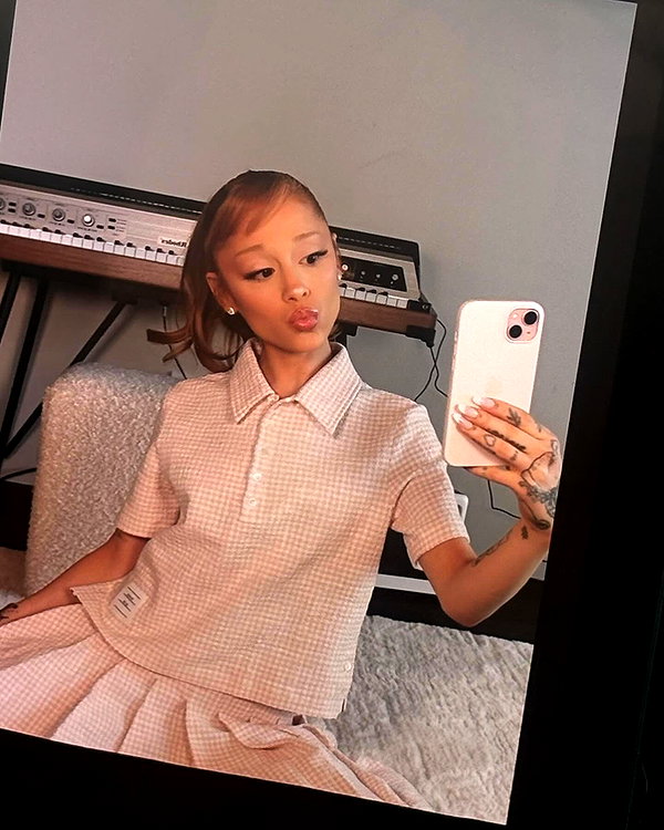 arianagrande instagram image archive image