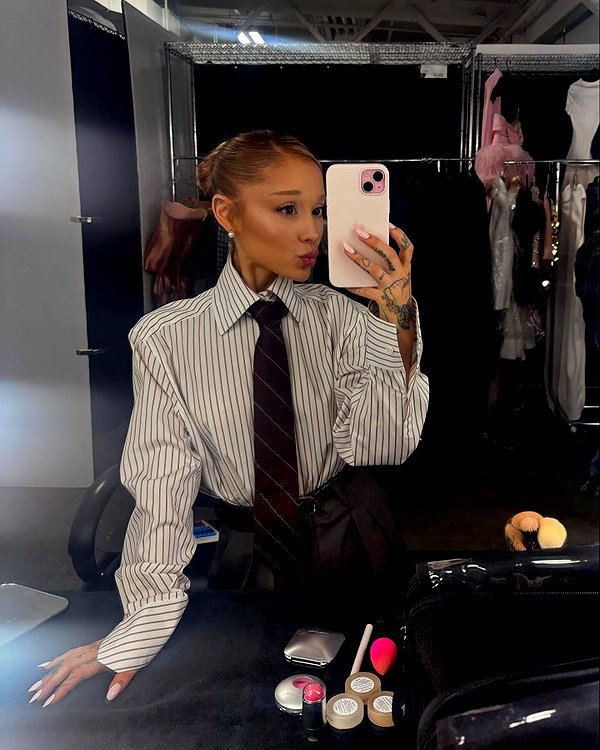 arianagrande instagram image archive image