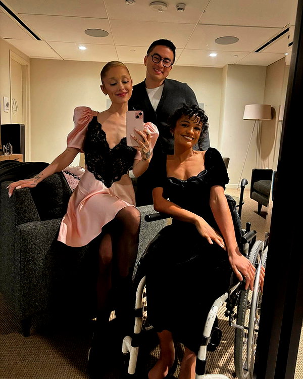 arianagrande instagram image archive image
