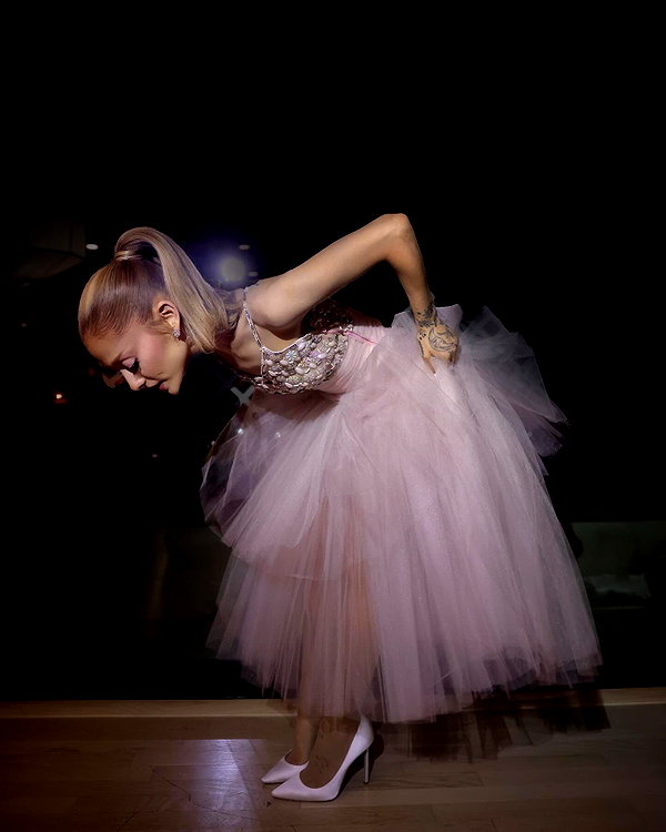 arianagrande instagram image archive image