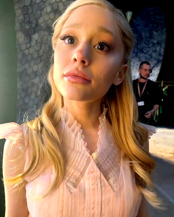 arianagrande instagram image archive image