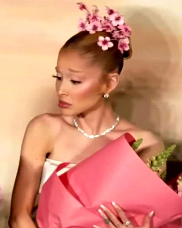arianagrande instagram image archive image