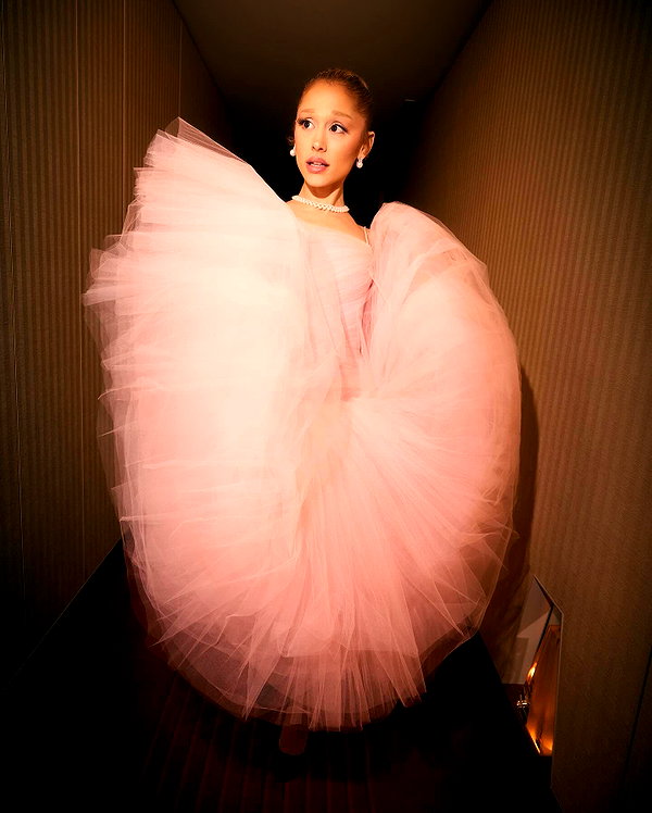 arianagrande instagram image archive image
