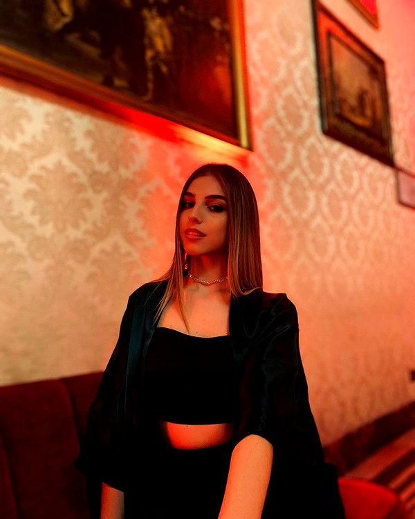 ariannachiaravalle_ instagram image archive image