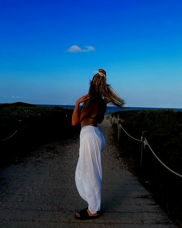 ariannachiaravalle_ instagram image archive image