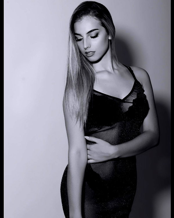 ariannachiaravalle_ instagram image archive image