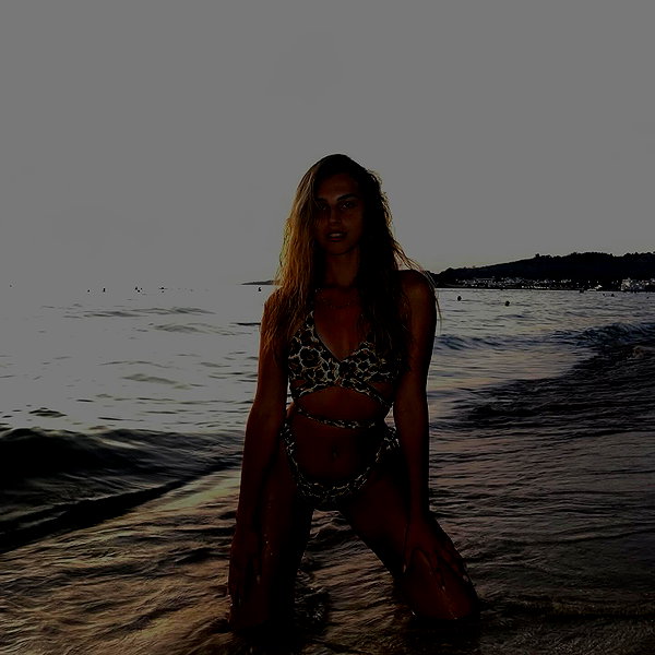 ariannachiaravalle_ instagram image archive image