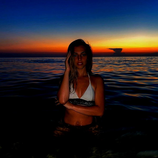 ariannachiaravalle_ instagram image archive image