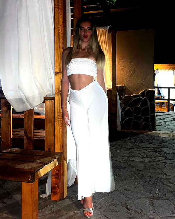 ariannachiaravalle_ instagram image archive image