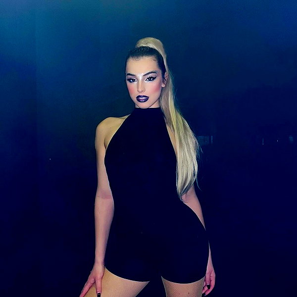 ariannachiaravalle_ instagram image archive image