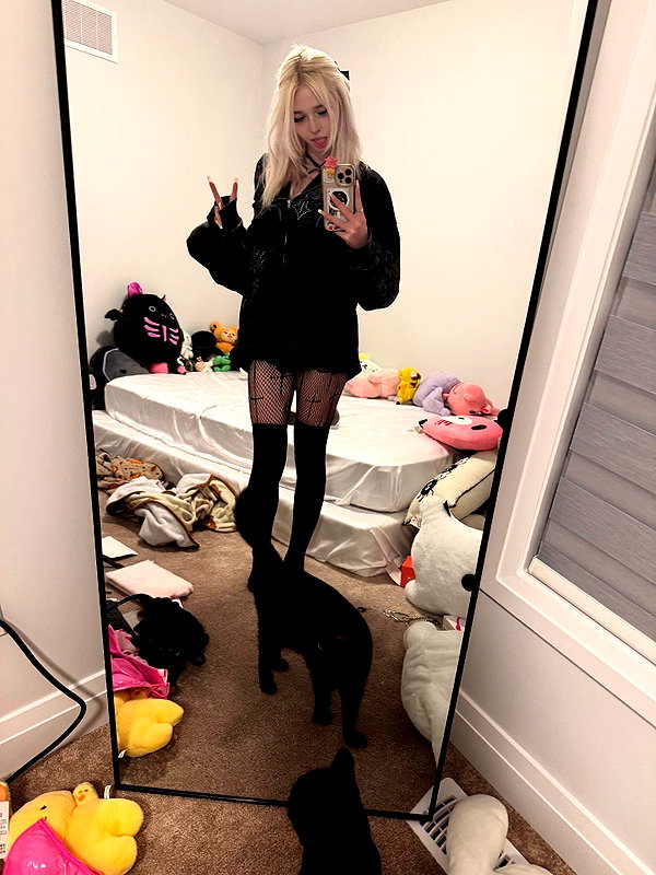 ashley.scarr instagram image archive image
