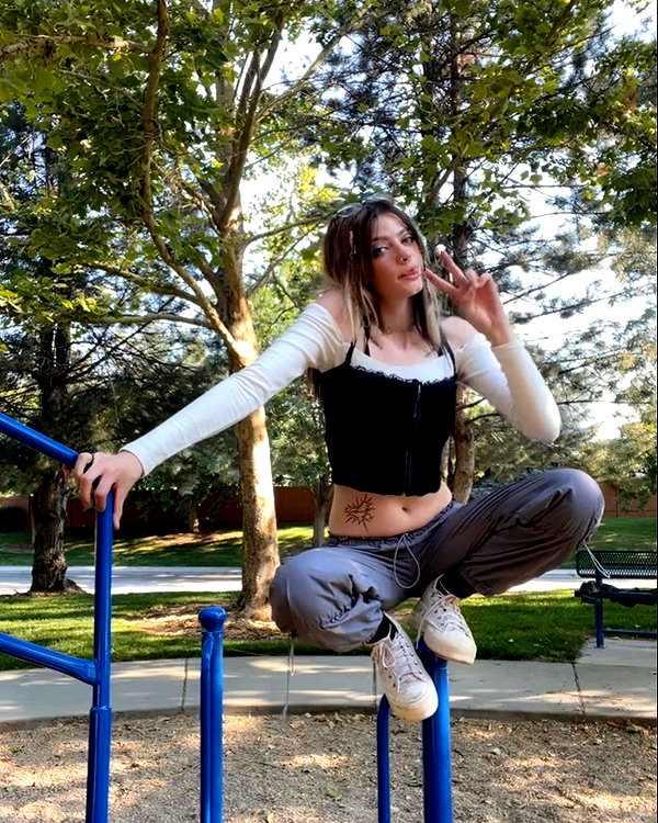 astarwbry_ instagram image archive image