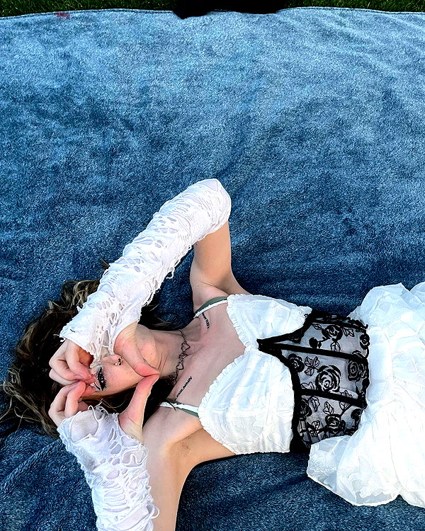 astarwbry_ instagram image archive image