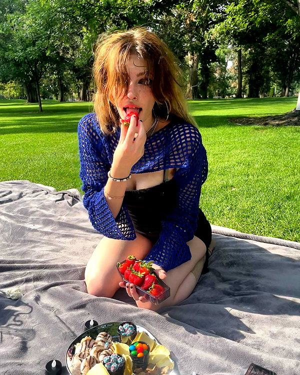 astarwbry_ instagram image archive image