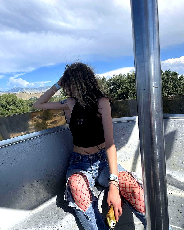 astarwbry_ instagram image archive image