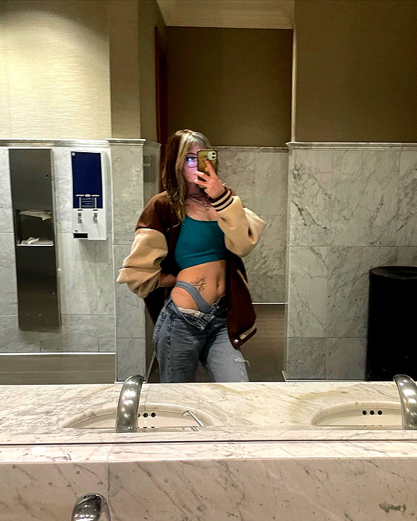 astarwbry_ instagram image archive image