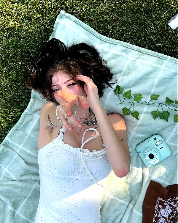 astarwbry_ instagram image archive image