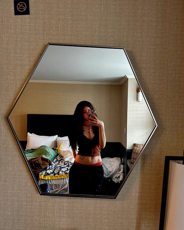 astarwbry_ instagram image archive image