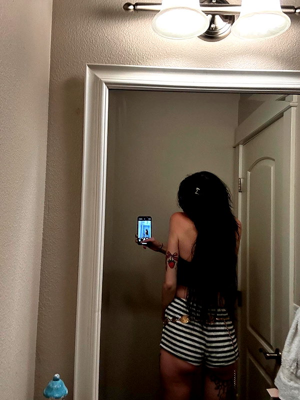 astarwbry_ instagram image archive image