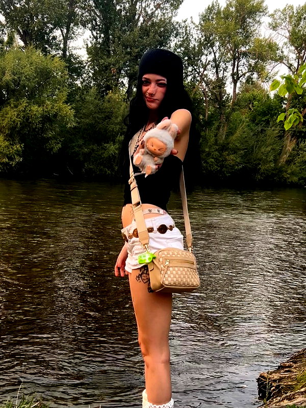 astarwbry_ instagram image archive image