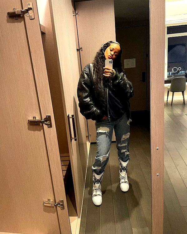 badgalriri instagram image archive image